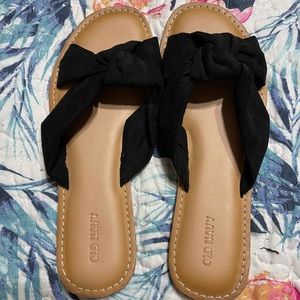 NWOT Old Navy Black Tie Knot Sandals